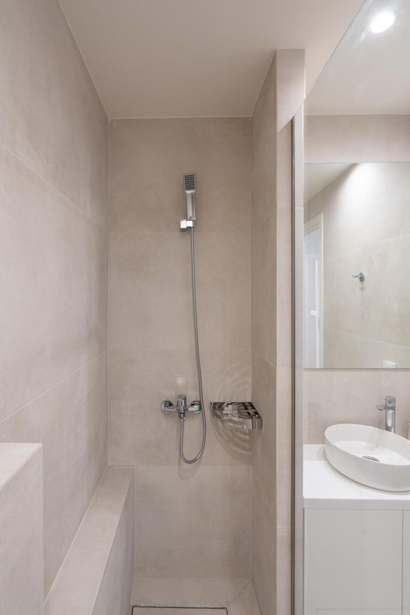 אתונה Newly Renovated 2 Bedroom Apartment, 5Min To Metro מראה חיצוני תמונה